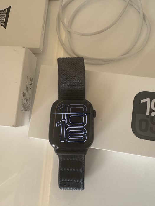 Apple Watch Series 10 – 46mm GPS (Jet Black) + Milanese Loop