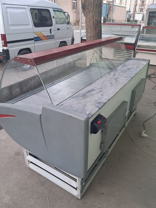 Витрина халаденник азн