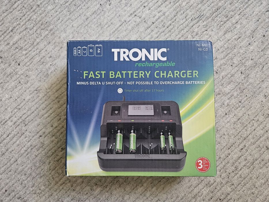 Tronic универсално зарядно за батерии