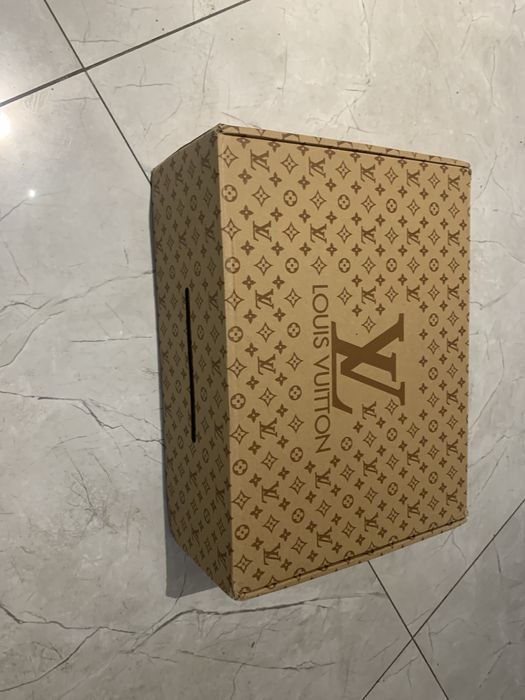 Продам кроссовки Louis vuitton