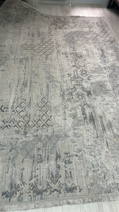 Продам ковер серого цвета