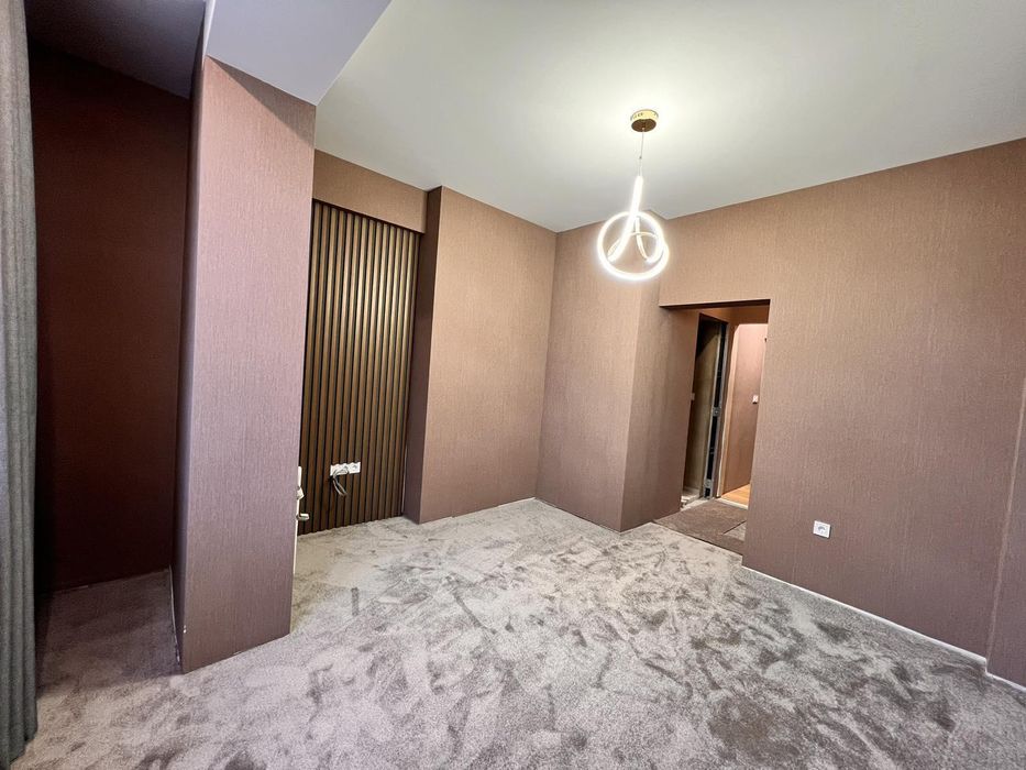 Дава се под наем Тристаен апартамент в София, Център - 80 кв.м за 1345.38 € - Снимка #10
