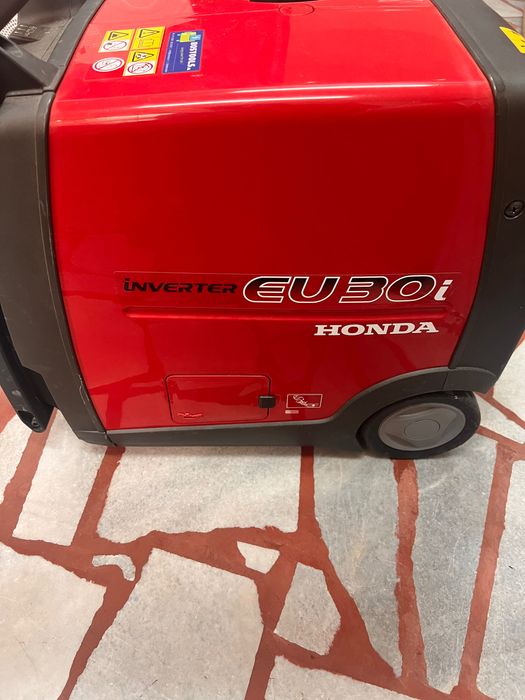 Бензинов генератор Honda EU30IK1 Handy
