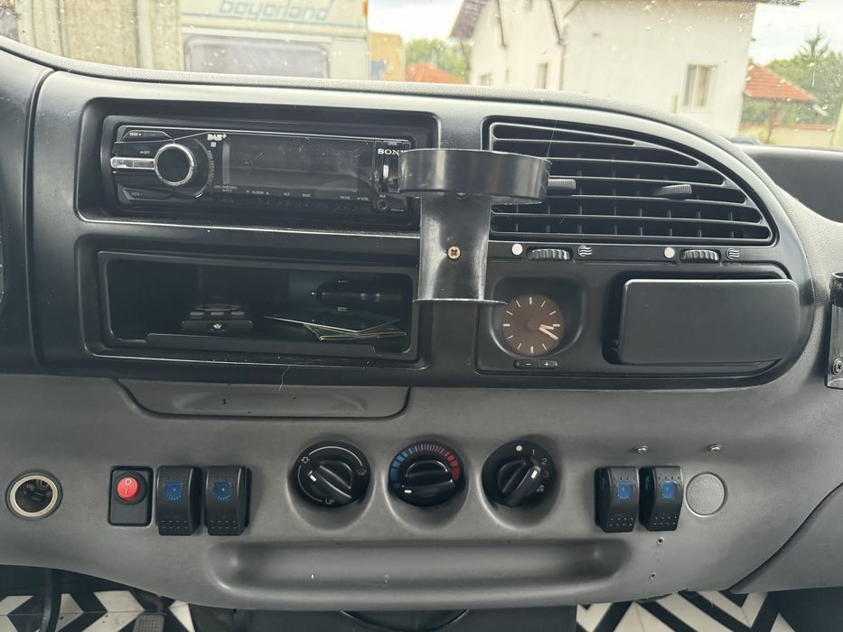 Продавам бус-кемпер Ford Transit 1994 г.