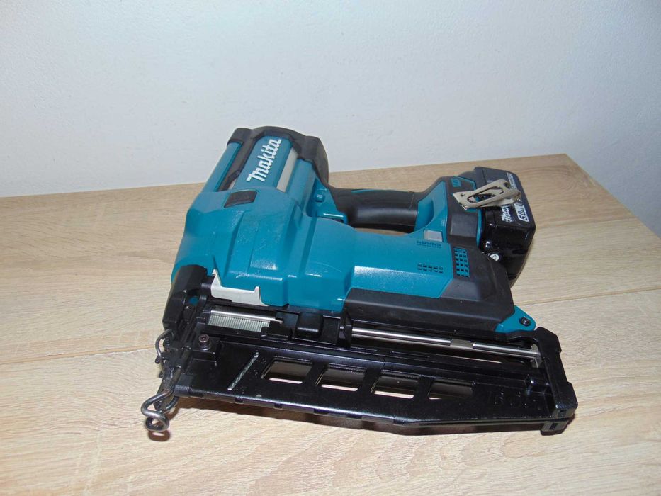 Makita DBN600 pistol cuie finisare brushless 2023