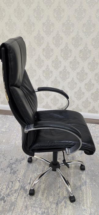 Продам кожаное кресло