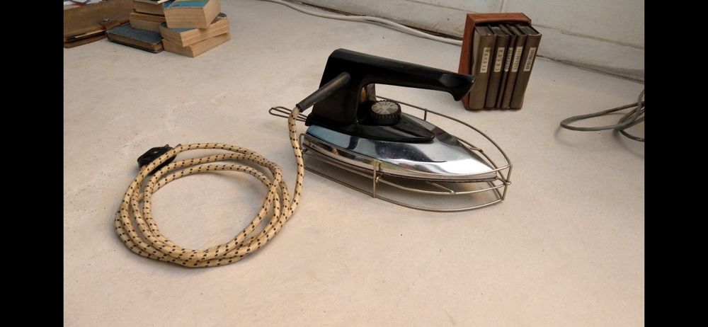 Fier de calcat vintage romanesc Termostatic 1000 / Electro Mures