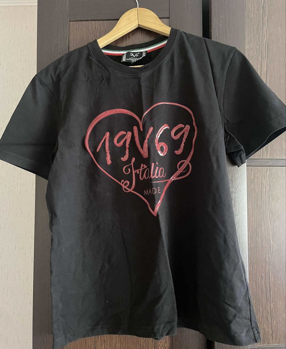 Vand tricouri 19V69 Versace Italia