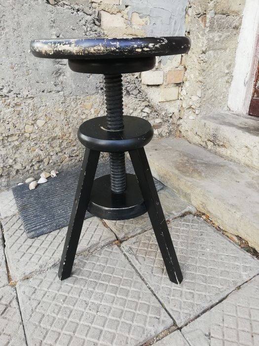 Винтидж дървен стол за пиано