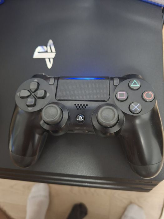 Vând PlayStation 4 PRO 1TB Stare 9/10