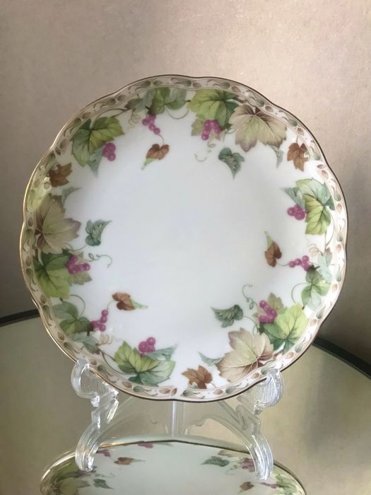 Тарелки пирожковые с виноградом