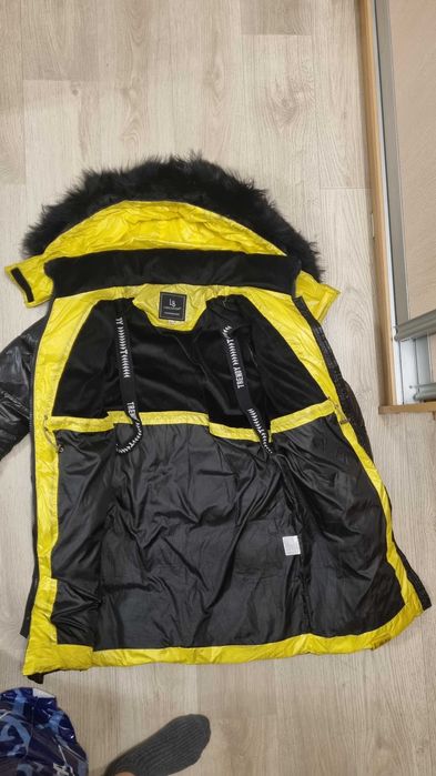 Продам зимнюю куртку на девочку