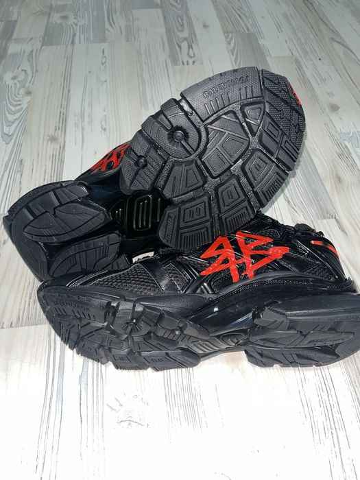 Balenciaga runner graffiti