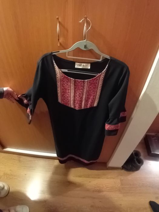 Vând rochii de zi și de seara