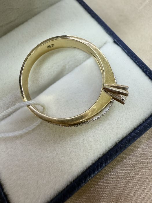 Золотое кольцо с бриллиантами