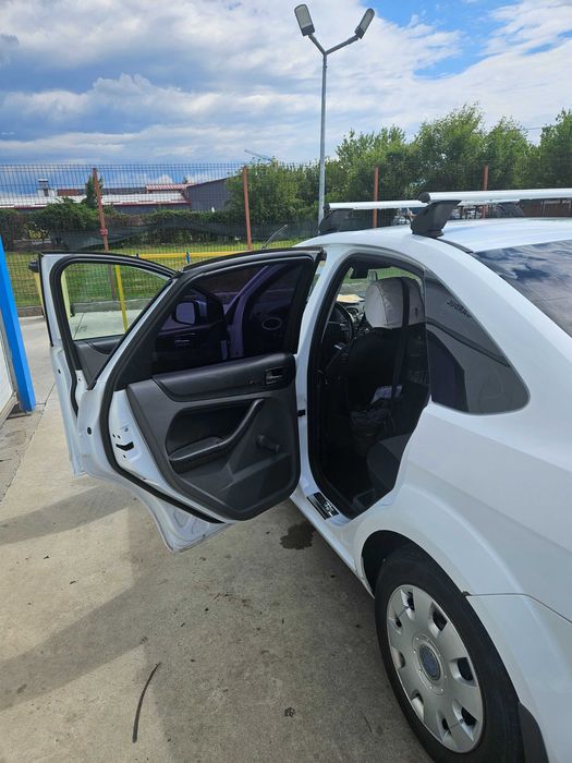 Vand Ford Focus benzina 1.6 100CP