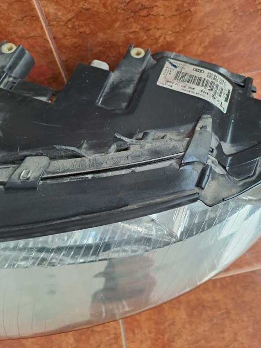 Far stanga Audi A4 B6 Xenon original Europa