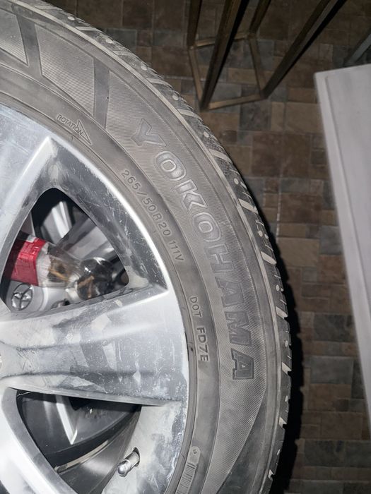 Продам комплект резины с дисками toyota