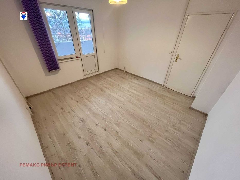 Продава се Тристаен апартамент в Русе, Родина 3 - 92 кв.м за 720 €/кв.м - Снимка #4