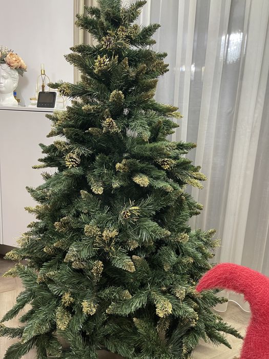 Brad artificial 160 cm cu coni si sclipici auiu