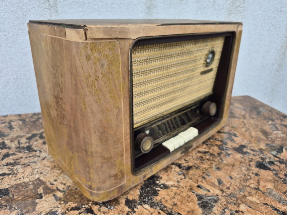 Radio cu lampi marca Grunding model 2006