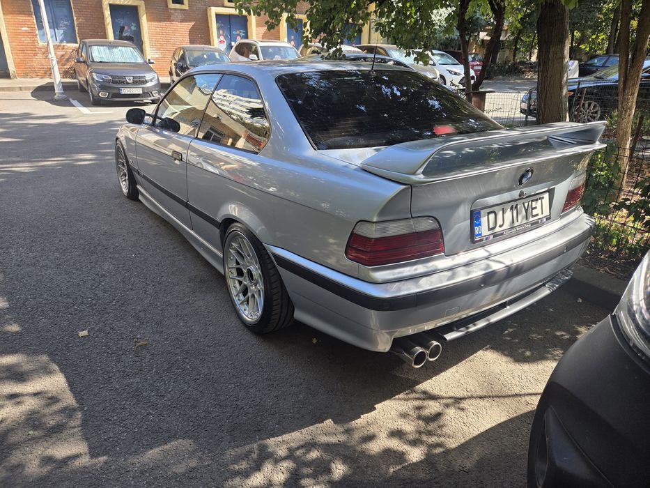Vând BMW  e36-318 IS