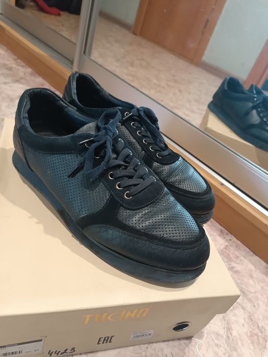 Продам кожаный кроссовки