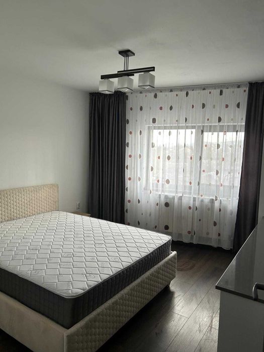 Persoană fizică închiriez ap.cu 3 camere decomandat