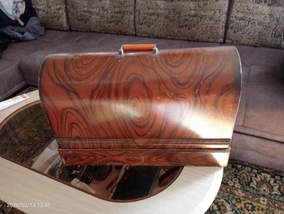 Продам швейную машинку