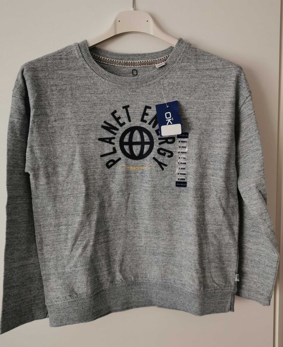 Vând bluza Okaidi, marime 128 cm, pt baieti cu varsta de 8 ani.