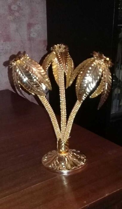 Ваза и декоративная пальма