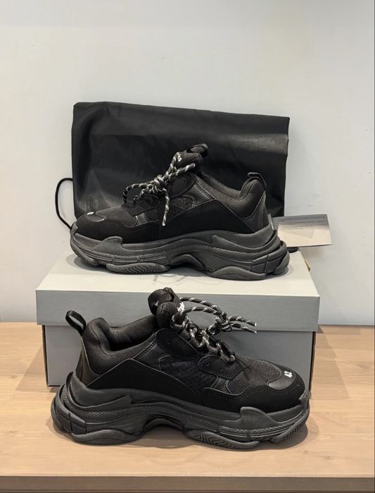 Adidasi “Balenciaga Triple S Black” (Sigilat)