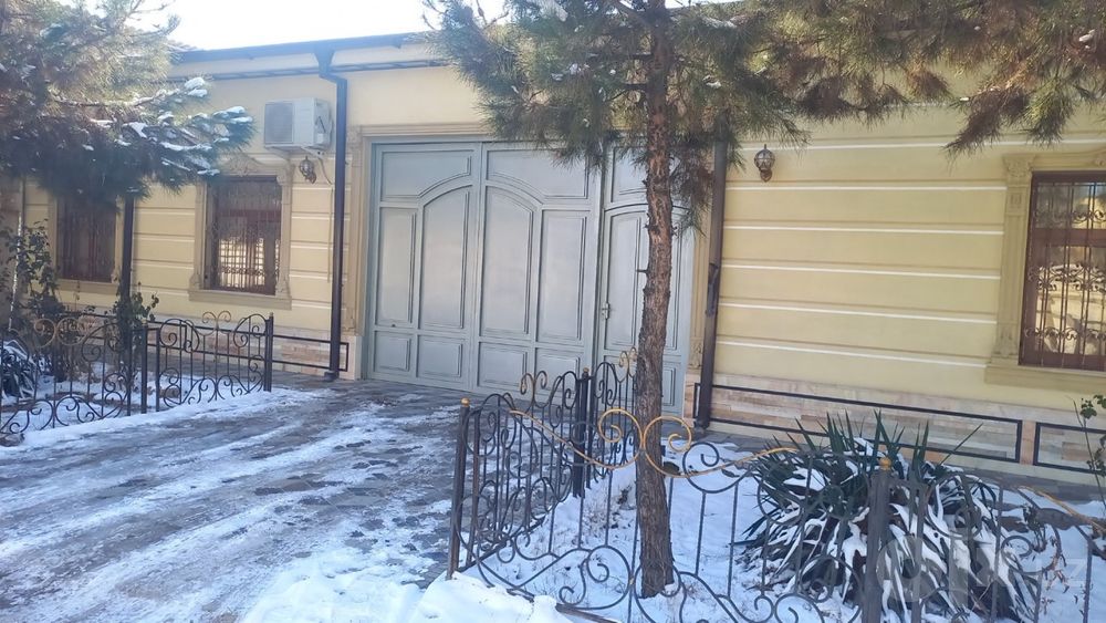 Карши шахар марказидан уй сотилади