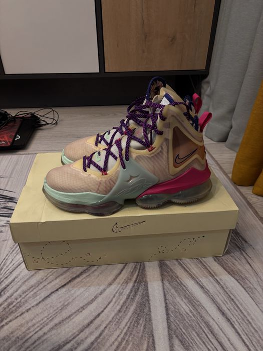 Nike Lebron 19