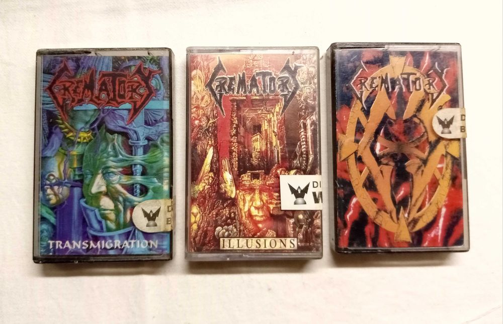 Стари аудио касети на метъл групи