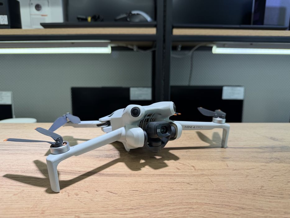 Квадрокоптер DJI Mini 4 Pro, пульт с экраном, 2 батареи, 1240/А10