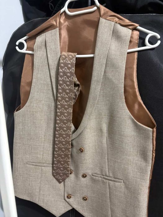 Костюм за абитуриентски бал