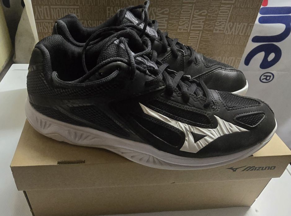 Маратонки Mizuno за зала 42