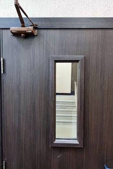 Установка доводчиков на двери