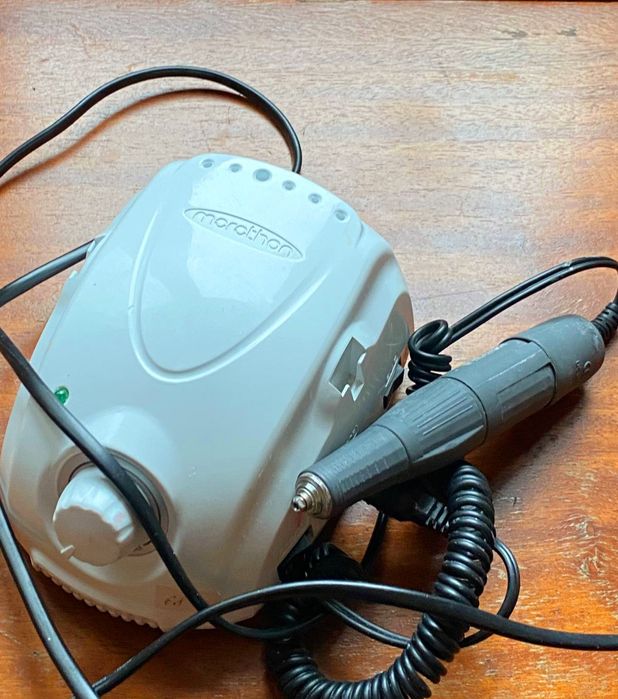 Instrumente si materiale pentru unghii