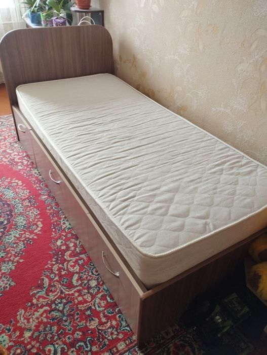 Продам кровать 1.5 ка