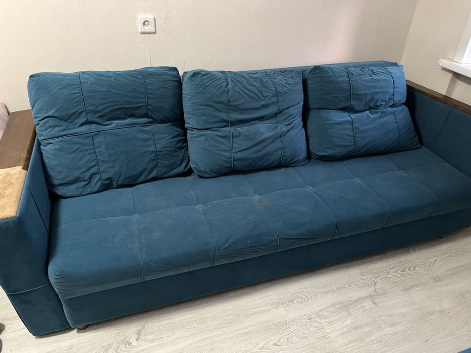 Угловой деван 10.000 есть торг