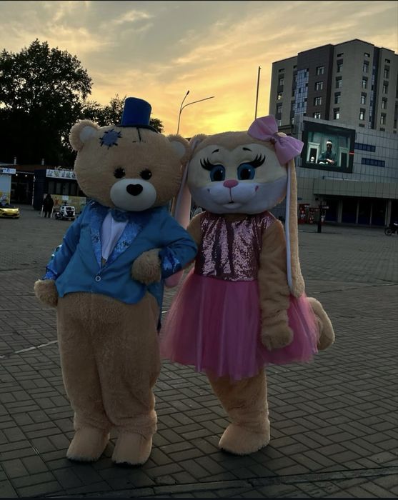 Продам два костюма