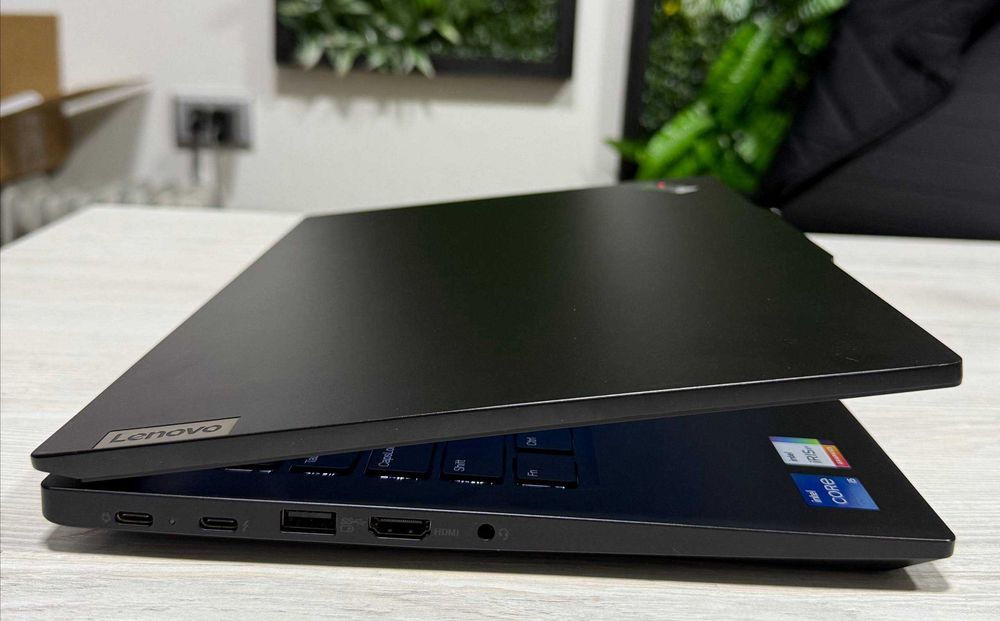 Lenovo ThinkPad E14 Gen 5  - 14" FullHD ips - Core i5-1335U 16GB/256GB