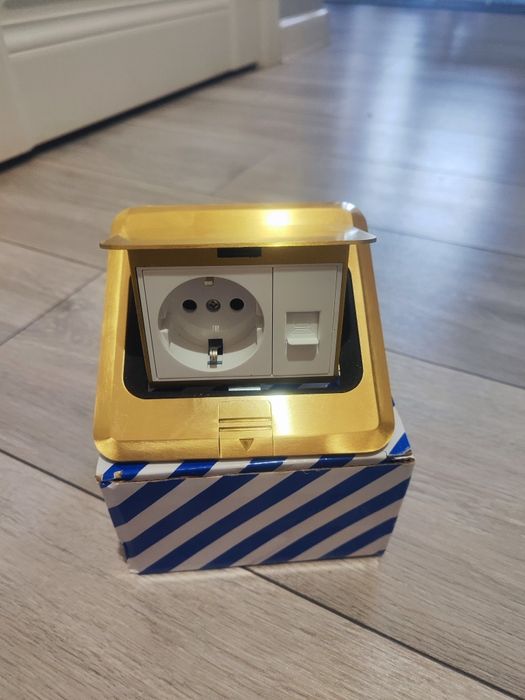 Розетка напольная