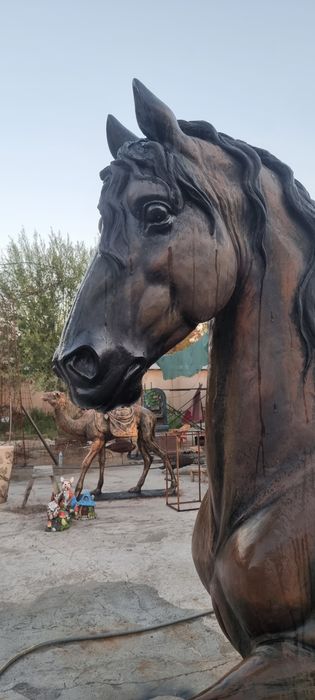 Скульптура лошадь! изготовлен из прочного материал.Для любителей лошад