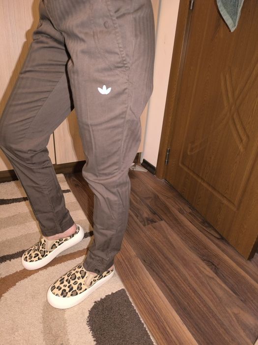 Adidas нов дамски спортен панталон  ХС размер