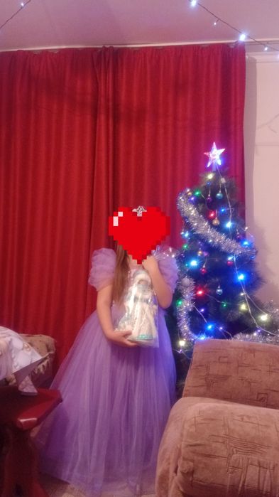 Продаю платье шикарное на девочку