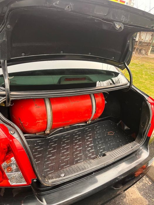 Срочна прадайотся ласети 2 паз2010 год.