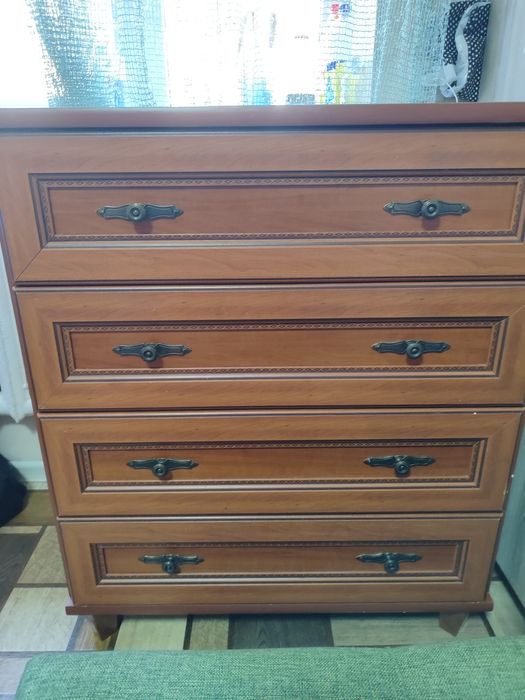 Комод с четырьмя ящиками